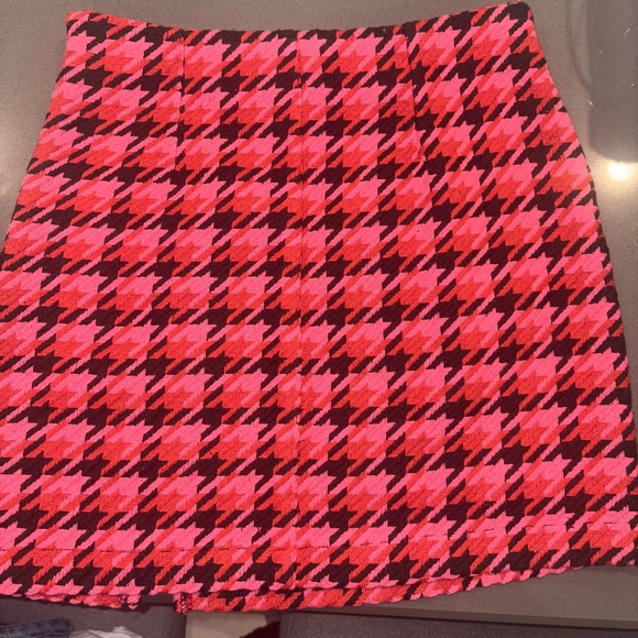 NWT Francesca’s houndstooth mini skirt - Picture 4 of 4